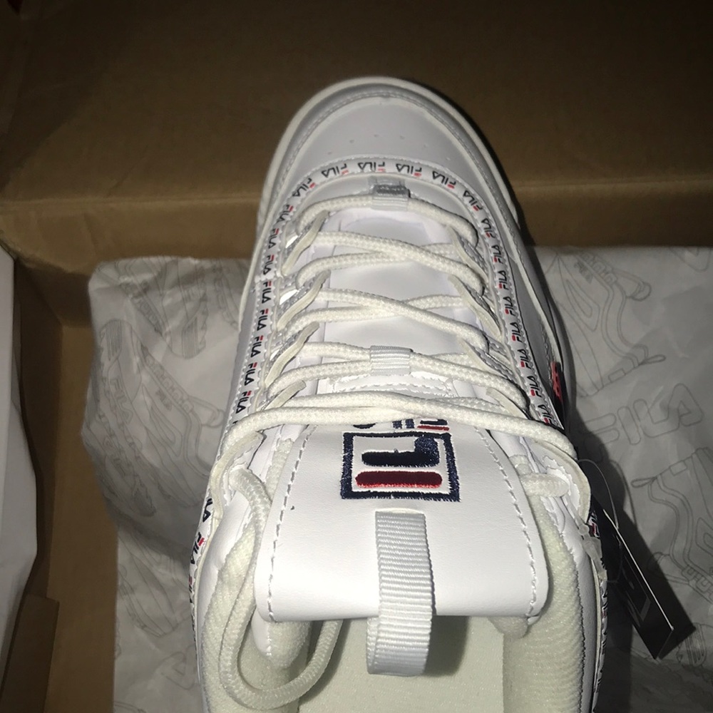 BRAND NEW WHITE FILAS SIZE 6.5 (GREAT DEAL) - Picture 3 of 7